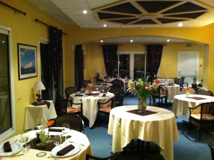 Logis Hotel De France Restaurant Le Lucullus Montmorillon Exteriör bild