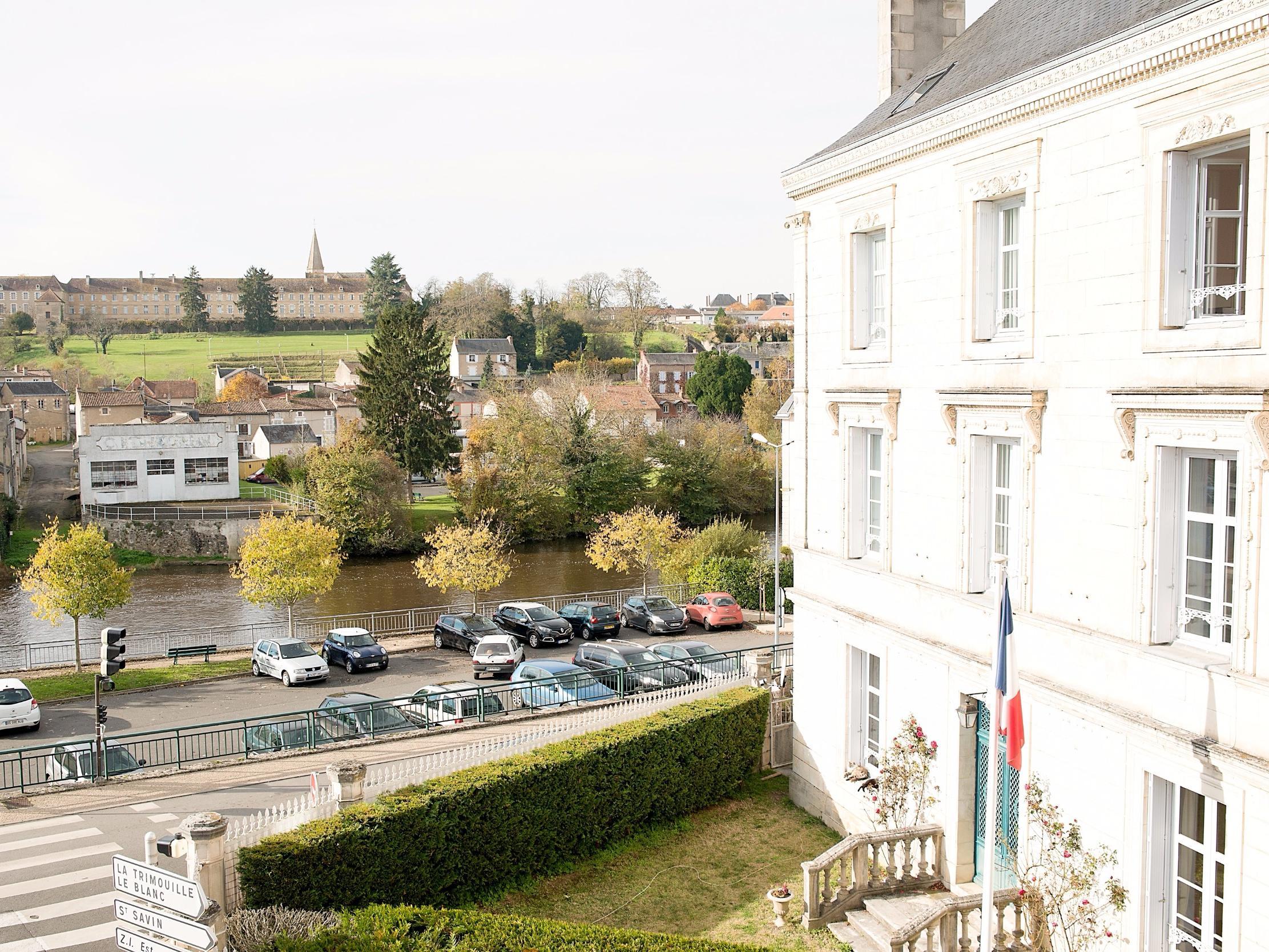 Logis Hotel De France Restaurant Le Lucullus Montmorillon Exteriör bild