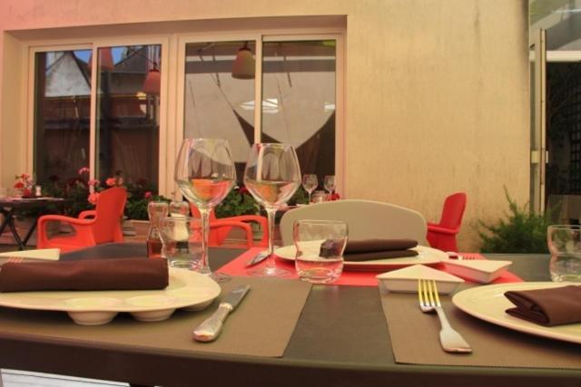Logis Hotel De France Restaurant Le Lucullus Montmorillon Exteriör bild
