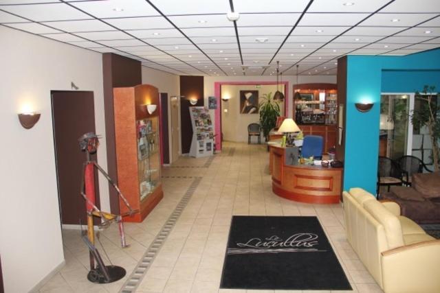 Logis Hotel De France Restaurant Le Lucullus Montmorillon Exteriör bild